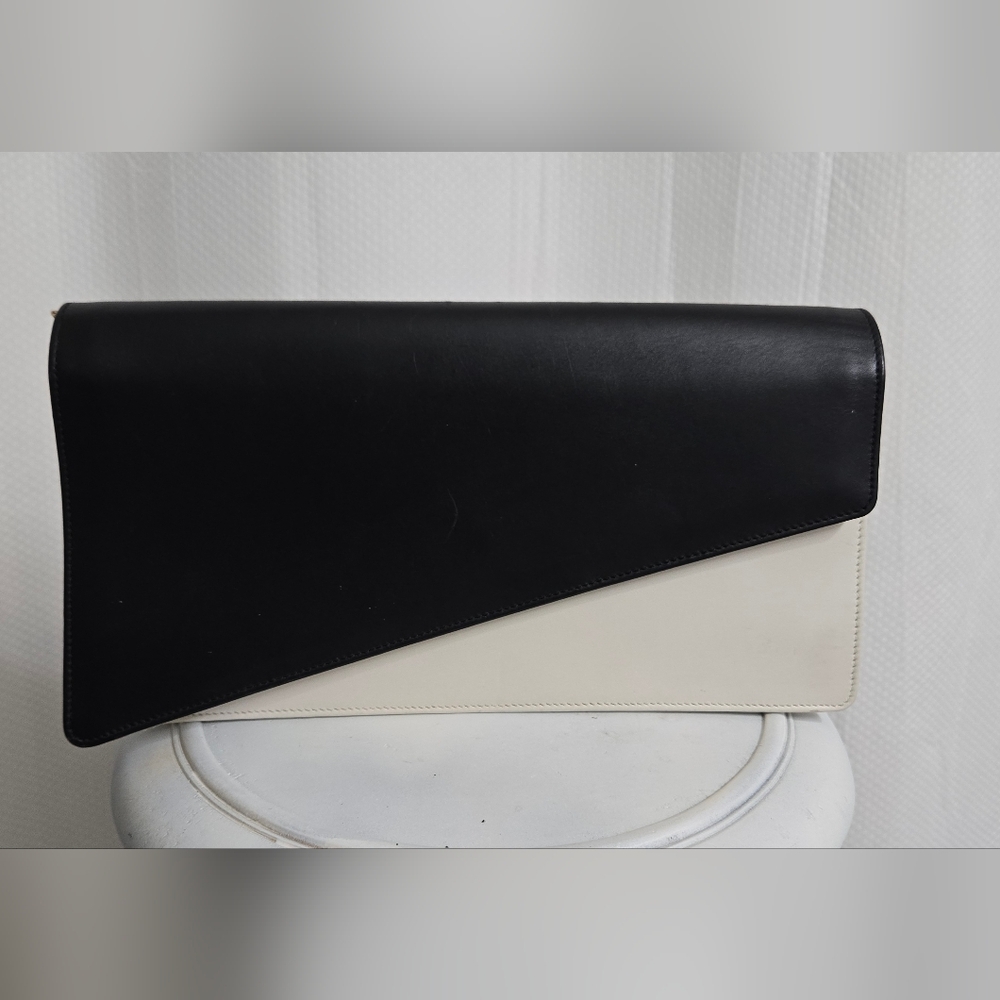 EUC YSL Saint Laurent Clutch Cream and Black Bicolor Leather w/ Chain Insert - Picture 2 of 11